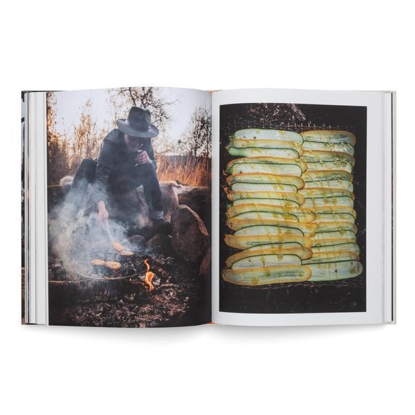 Cooking Greens on Fire: Vegetarian Recipes for the Dutch Oven and Grill F014738 фото