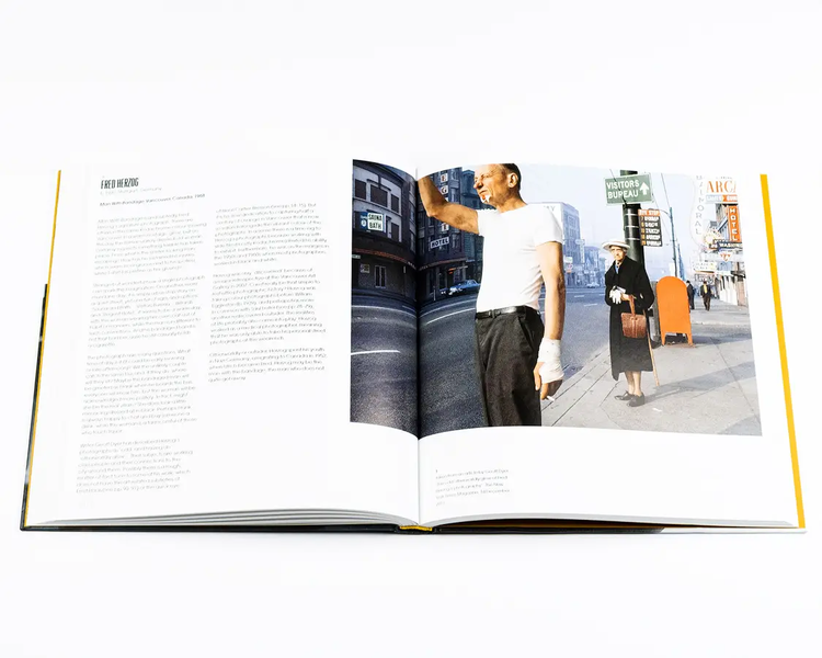 Street Photography: A History in 100 Iconic Photographs F012639 фото