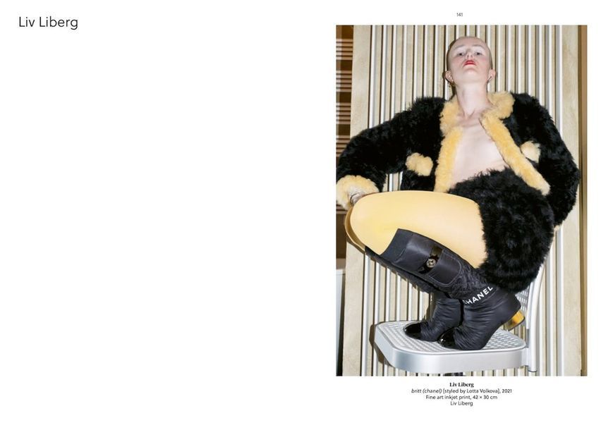 Female View: Women Fashion Photographers from Modernity to the Digital Age F012142 фото