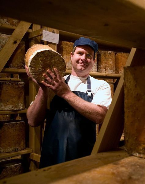 The Cheese Book: The World&rsquo;s Creme de la Creme of Raw Milk Cheese F013868 фото