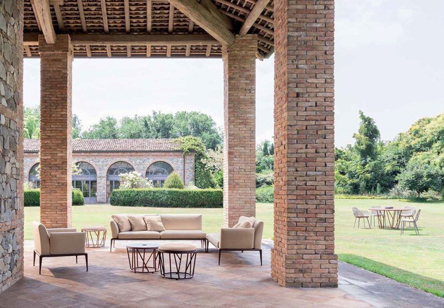 Outdoor Interiors. Bringing Style to Your Garden F010721 фото