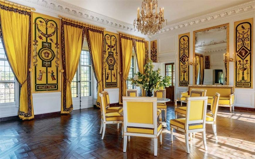Trianon and the Queen's Hamlet at Versailles: A Private Royal Retreat F001252 фото